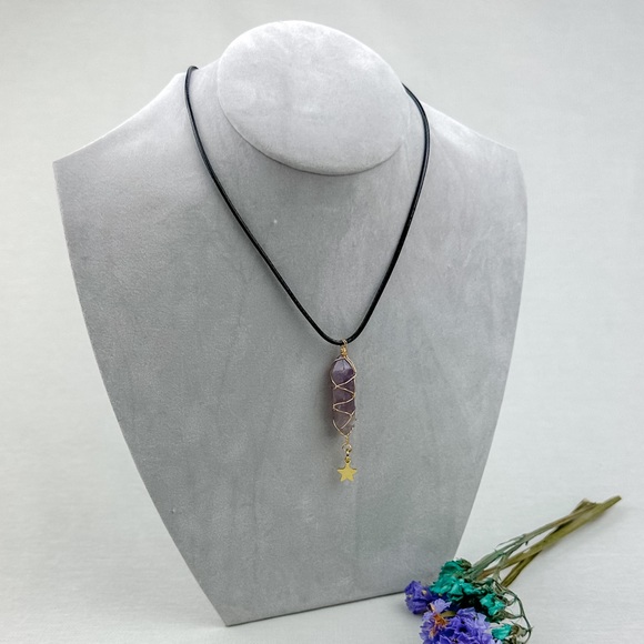 Amethyst wire wrapped bullet point necklace - Picture 3 of 4